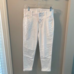 Apt. 9 white capri pants